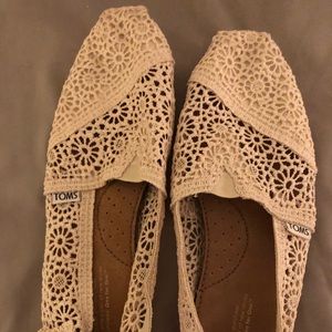 TOMS Size 8